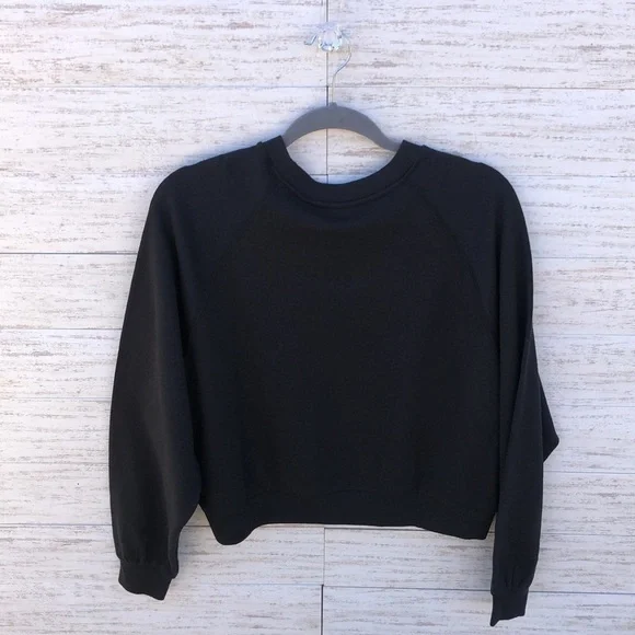 Levi’s Crop Sweater - Picture 3 of 8